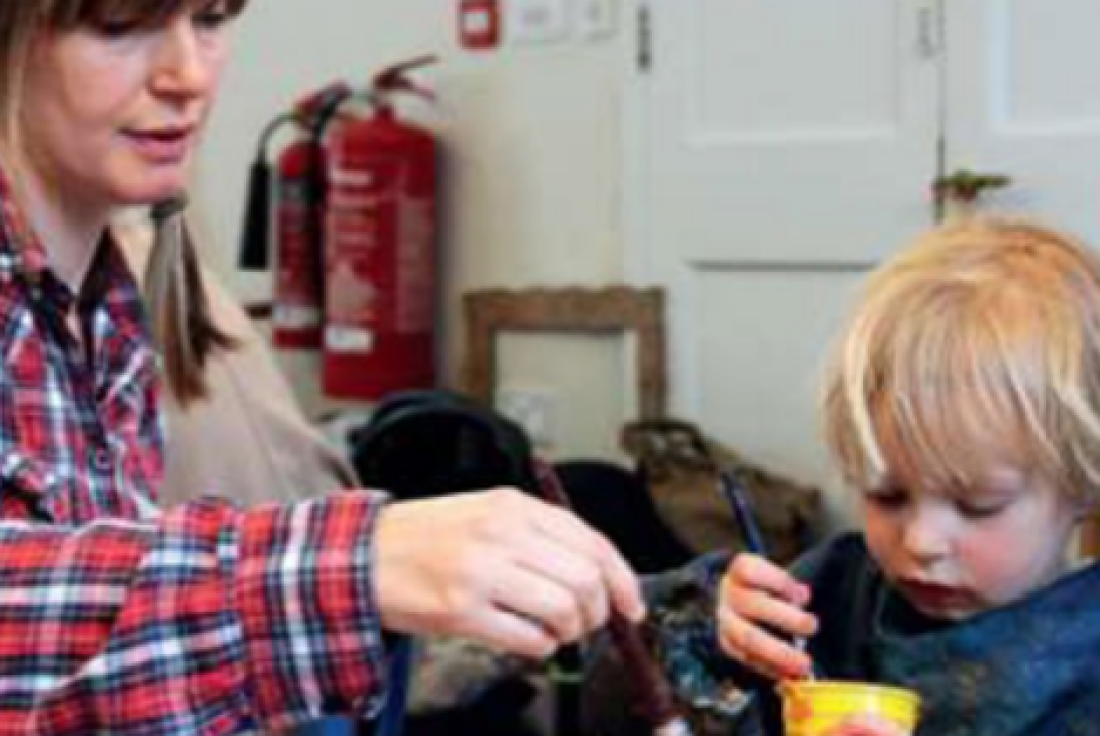 Vignette de la médiation Peinture et crème anglaise : le lien entre parents et enfants par la créativité