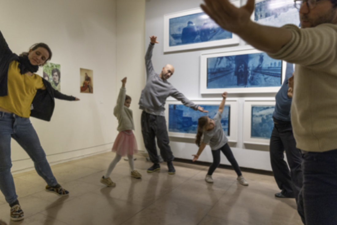 Vignette de la médiation Visite dansée en famille