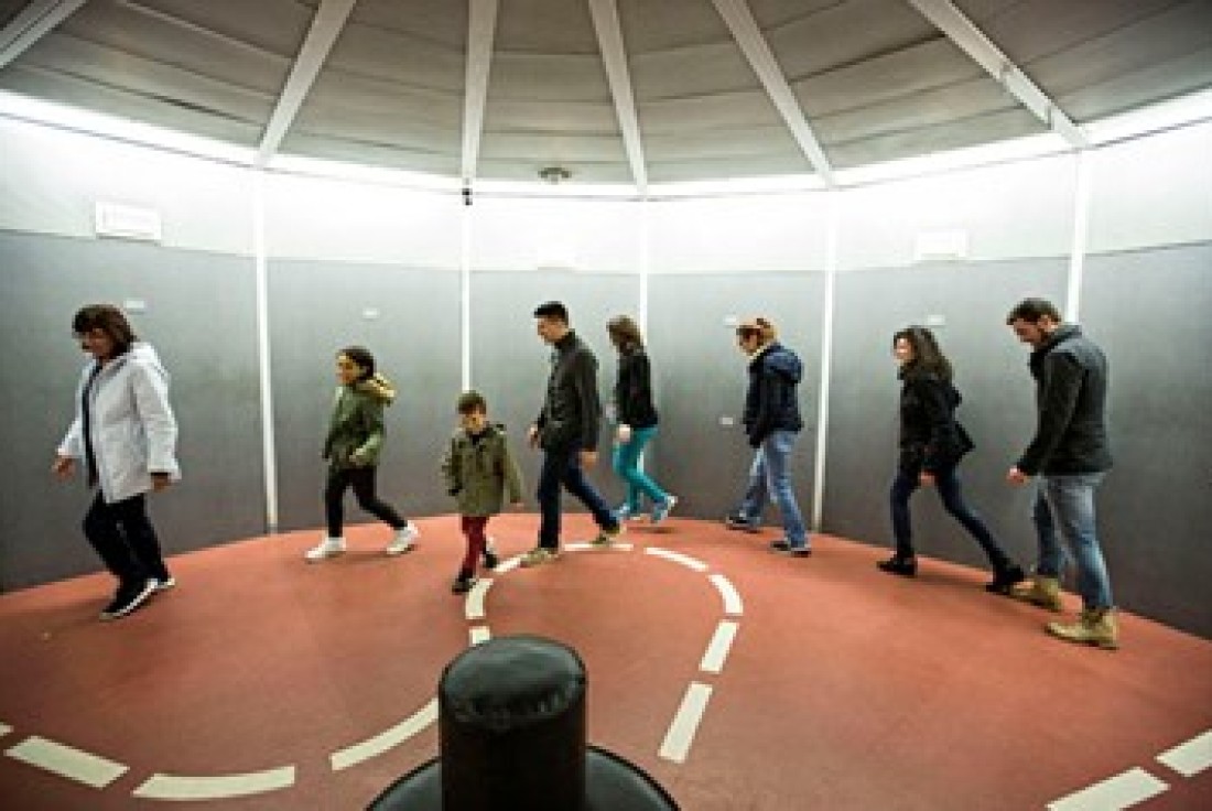 Vignette de la médiation Le manège inertiel, dans l’exposions Mathématiques